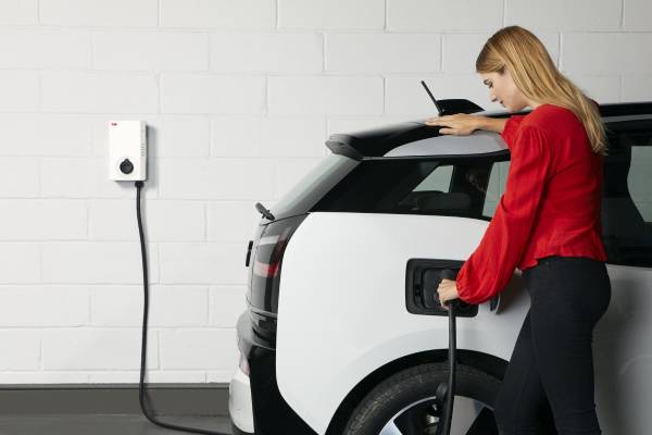 Les marques de voitures se lancent dans les modèles électriques